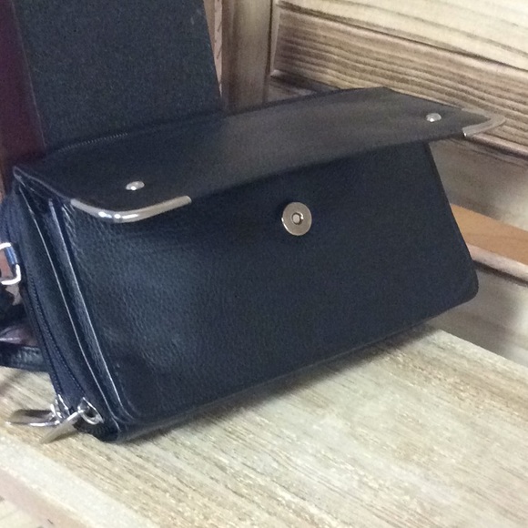 BLACK LEATHER Double Zip Ring Crossbody Wallet On A String NWOT - Picture 2 of 10